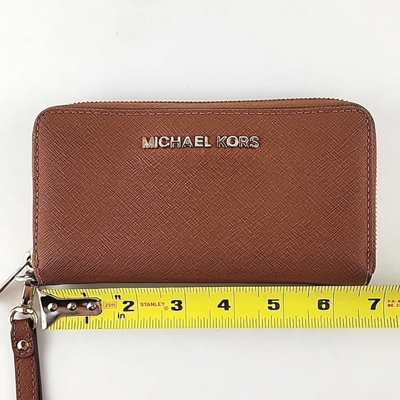 Michael Kors Jet Set Zip Around Wallet Wristlet Tan Leather Gold Tone Accents - Picture 15 of 16